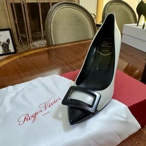 NIB Roger Vivier Black and Light Gray pump with leather Buckle Detail